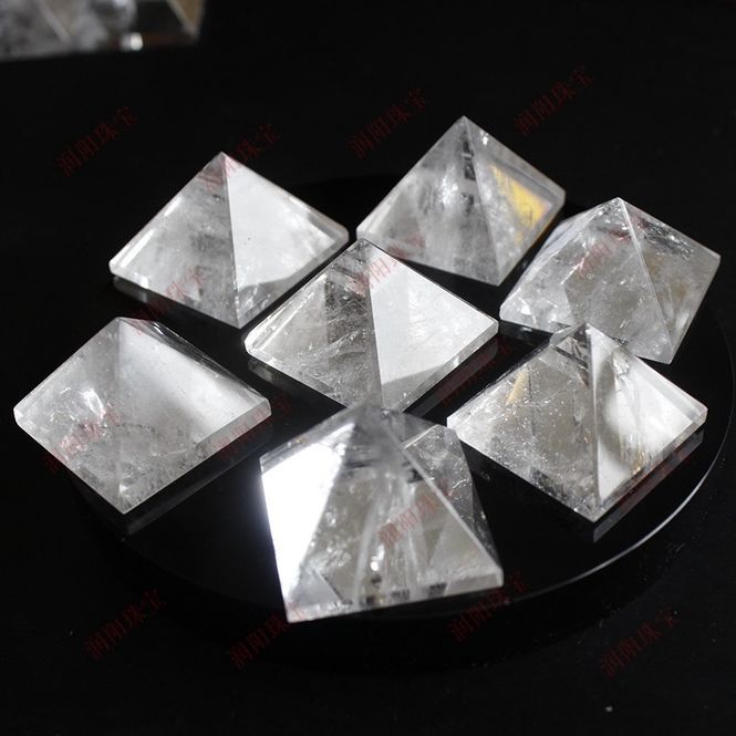 Hovedbilde Bergkrystall Pyramide 45x45mm