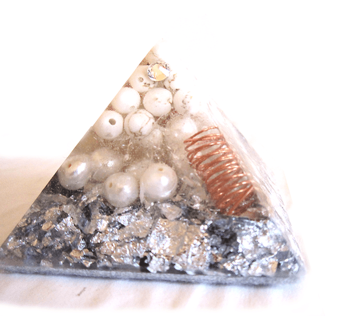 Hovedbilde Orgone pyramide med howlitt, ...